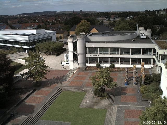 Foto der Webcam: Verwaltungsgebäude, Innenhof mit Audimax, Hörsaal-Gebäude 1