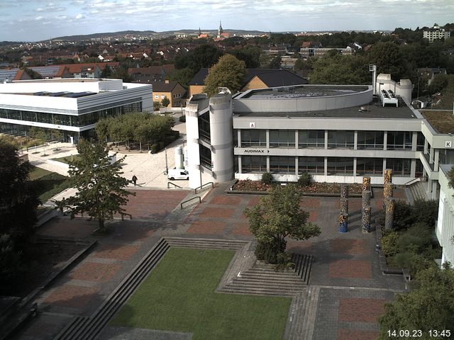 Foto der Webcam: Verwaltungsgebäude, Innenhof mit Audimax, Hörsaal-Gebäude 1