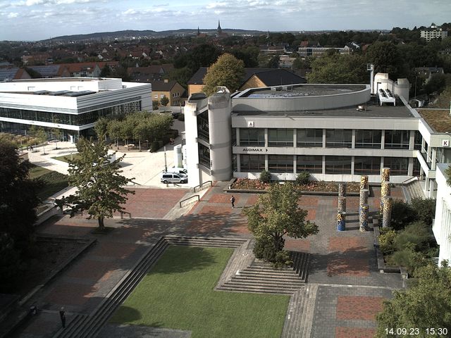 Foto der Webcam: Verwaltungsgebäude, Innenhof mit Audimax, Hörsaal-Gebäude 1