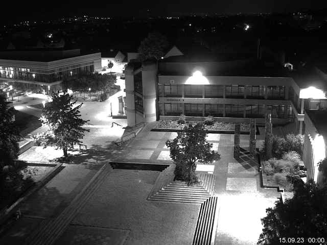 Foto der Webcam: Verwaltungsgebäude, Innenhof mit Audimax, Hörsaal-Gebäude 1