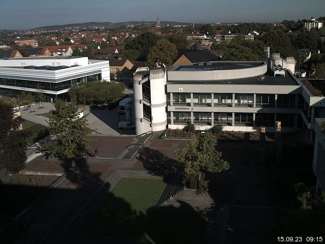 Foto der Webcam: Verwaltungsgebäude, Innenhof mit Audimax, Hörsaal-Gebäude 1