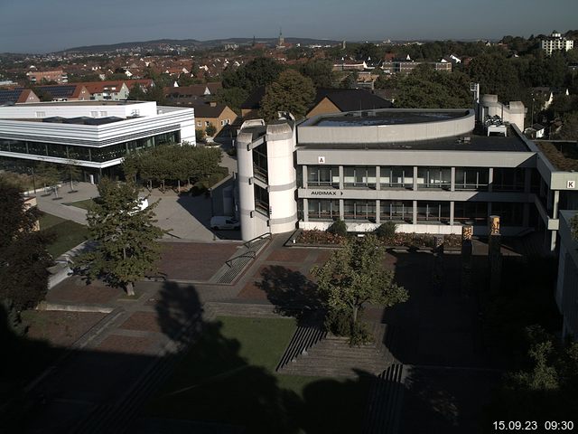 Foto der Webcam: Verwaltungsgebäude, Innenhof mit Audimax, Hörsaal-Gebäude 1