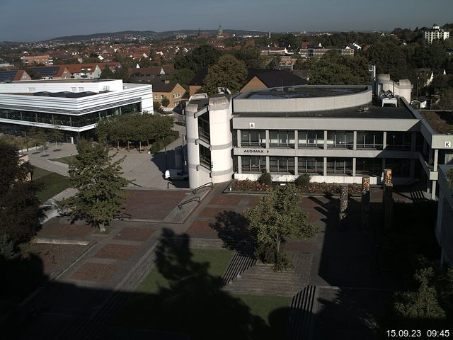 Foto der Webcam: Verwaltungsgebäude, Innenhof mit Audimax, Hörsaal-Gebäude 1