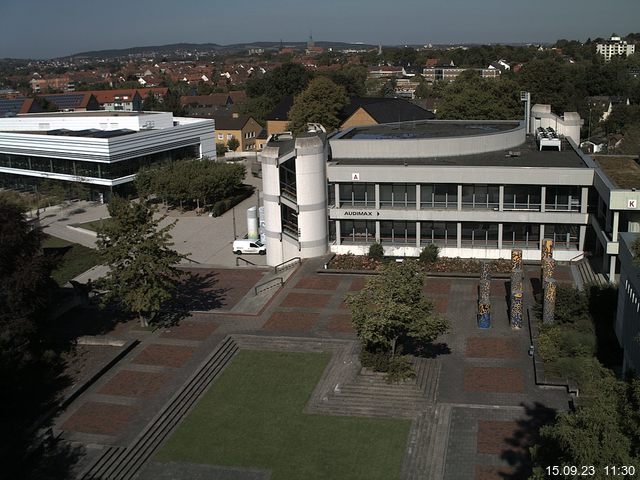 Foto der Webcam: Verwaltungsgebäude, Innenhof mit Audimax, Hörsaal-Gebäude 1