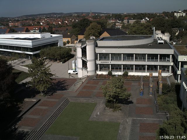 Foto der Webcam: Verwaltungsgebäude, Innenhof mit Audimax, Hörsaal-Gebäude 1