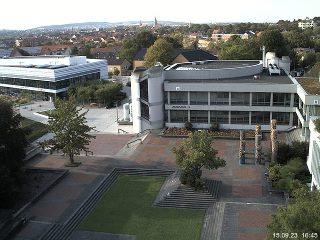 Foto der Webcam: Verwaltungsgebäude, Innenhof mit Audimax, Hörsaal-Gebäude 1