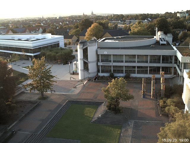 Foto der Webcam: Verwaltungsgebäude, Innenhof mit Audimax, Hörsaal-Gebäude 1