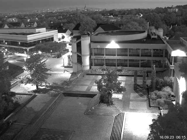 Foto der Webcam: Verwaltungsgebäude, Innenhof mit Audimax, Hörsaal-Gebäude 1