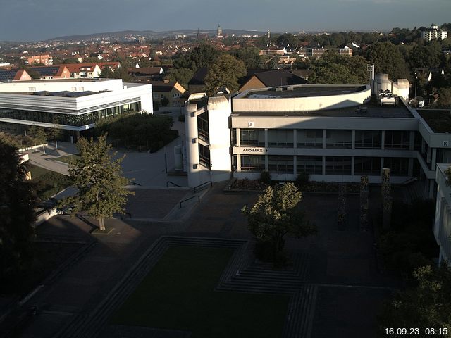 Foto der Webcam: Verwaltungsgebäude, Innenhof mit Audimax, Hörsaal-Gebäude 1