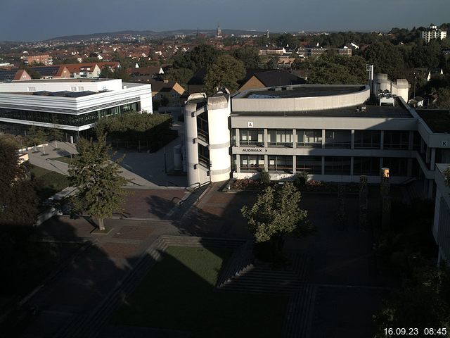 Foto der Webcam: Verwaltungsgebäude, Innenhof mit Audimax, Hörsaal-Gebäude 1