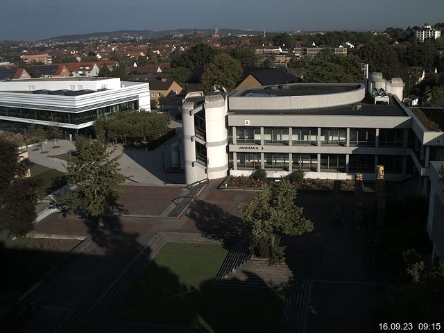 Foto der Webcam: Verwaltungsgebäude, Innenhof mit Audimax, Hörsaal-Gebäude 1