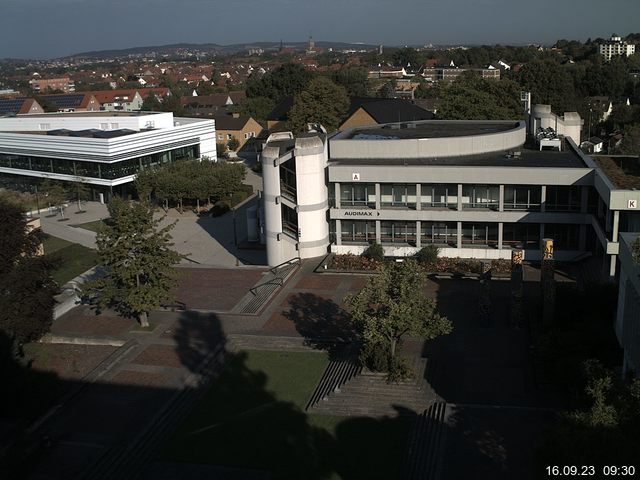 Foto der Webcam: Verwaltungsgebäude, Innenhof mit Audimax, Hörsaal-Gebäude 1