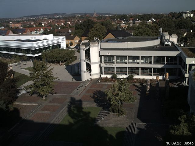 Foto der Webcam: Verwaltungsgebäude, Innenhof mit Audimax, Hörsaal-Gebäude 1