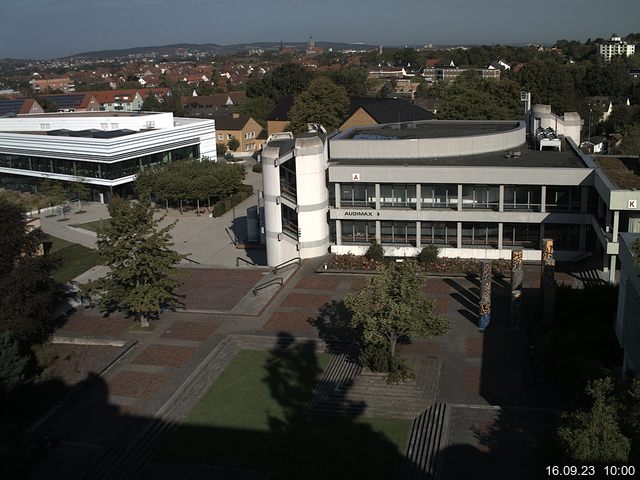 Foto der Webcam: Verwaltungsgebäude, Innenhof mit Audimax, Hörsaal-Gebäude 1