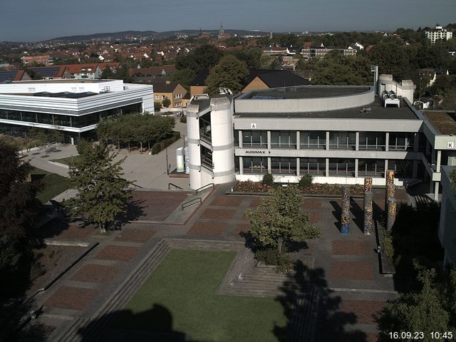 Foto der Webcam: Verwaltungsgebäude, Innenhof mit Audimax, Hörsaal-Gebäude 1