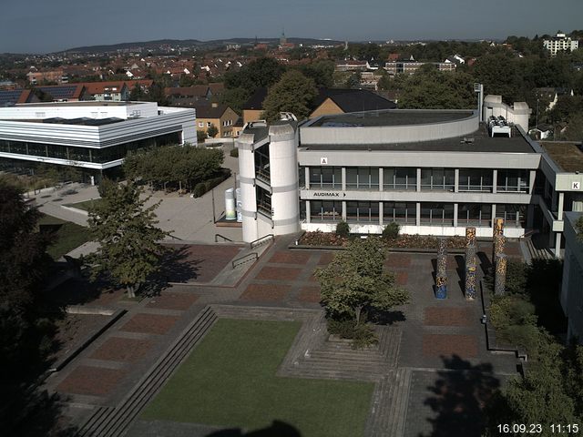 Foto der Webcam: Verwaltungsgebäude, Innenhof mit Audimax, Hörsaal-Gebäude 1