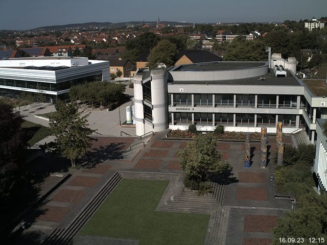 Foto der Webcam: Verwaltungsgebäude, Innenhof mit Audimax, Hörsaal-Gebäude 1