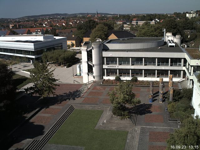 Foto der Webcam: Verwaltungsgebäude, Innenhof mit Audimax, Hörsaal-Gebäude 1