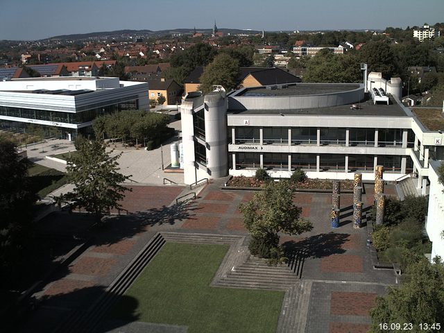 Foto der Webcam: Verwaltungsgebäude, Innenhof mit Audimax, Hörsaal-Gebäude 1