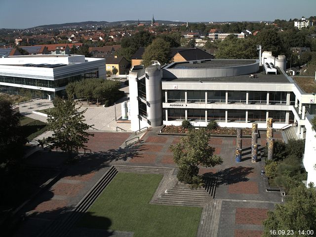 Foto der Webcam: Verwaltungsgebäude, Innenhof mit Audimax, Hörsaal-Gebäude 1