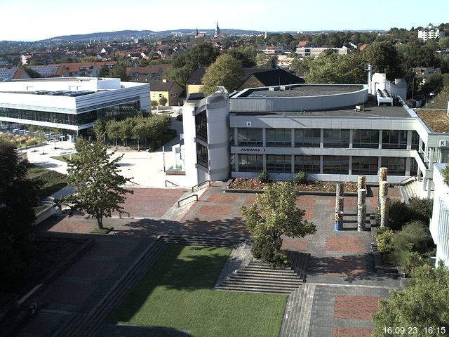 Foto der Webcam: Verwaltungsgebäude, Innenhof mit Audimax, Hörsaal-Gebäude 1