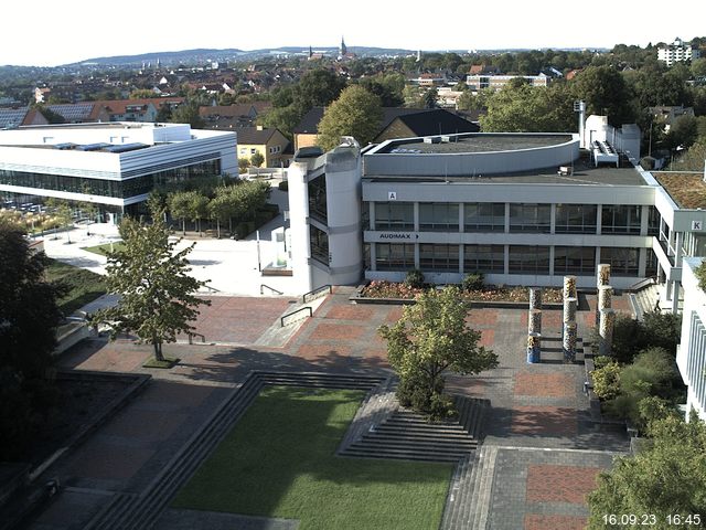 Foto der Webcam: Verwaltungsgebäude, Innenhof mit Audimax, Hörsaal-Gebäude 1