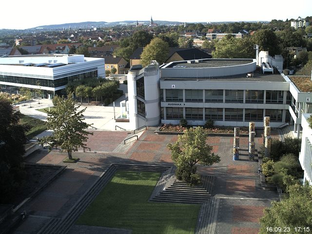 Foto der Webcam: Verwaltungsgebäude, Innenhof mit Audimax, Hörsaal-Gebäude 1