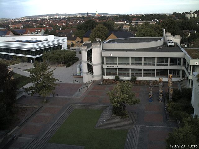 Foto der Webcam: Verwaltungsgebäude, Innenhof mit Audimax, Hörsaal-Gebäude 1