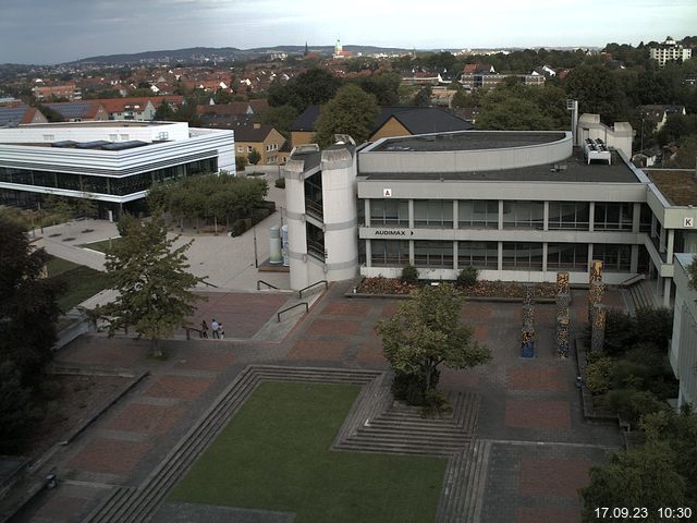 Foto der Webcam: Verwaltungsgebäude, Innenhof mit Audimax, Hörsaal-Gebäude 1