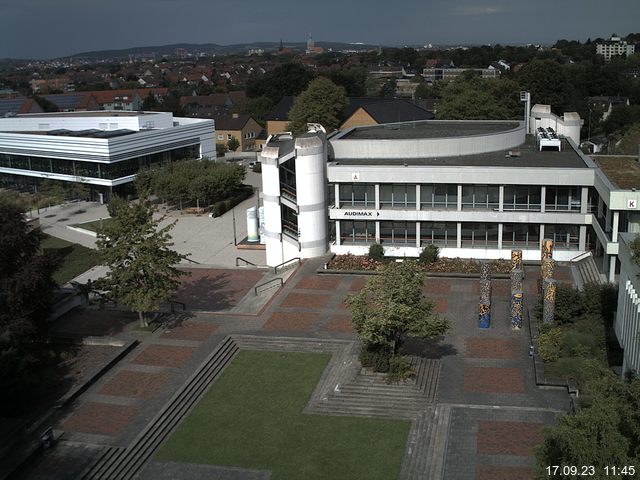 Foto der Webcam: Verwaltungsgebäude, Innenhof mit Audimax, Hörsaal-Gebäude 1