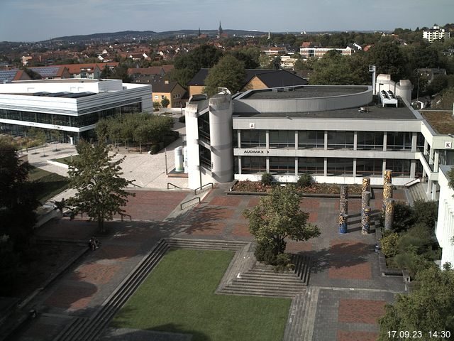 Foto der Webcam: Verwaltungsgebäude, Innenhof mit Audimax, Hörsaal-Gebäude 1