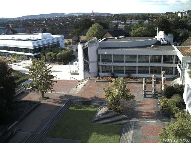 Foto der Webcam: Verwaltungsgebäude, Innenhof mit Audimax, Hörsaal-Gebäude 1