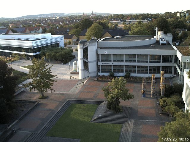 Foto der Webcam: Verwaltungsgebäude, Innenhof mit Audimax, Hörsaal-Gebäude 1