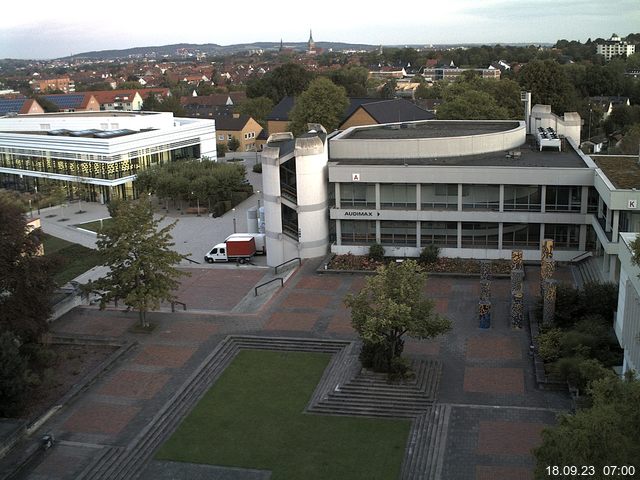 Foto der Webcam: Verwaltungsgebäude, Innenhof mit Audimax, Hörsaal-Gebäude 1