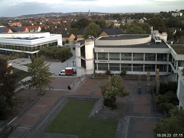 Foto der Webcam: Verwaltungsgebäude, Innenhof mit Audimax, Hörsaal-Gebäude 1