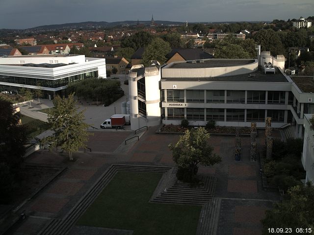 Foto der Webcam: Verwaltungsgebäude, Innenhof mit Audimax, Hörsaal-Gebäude 1