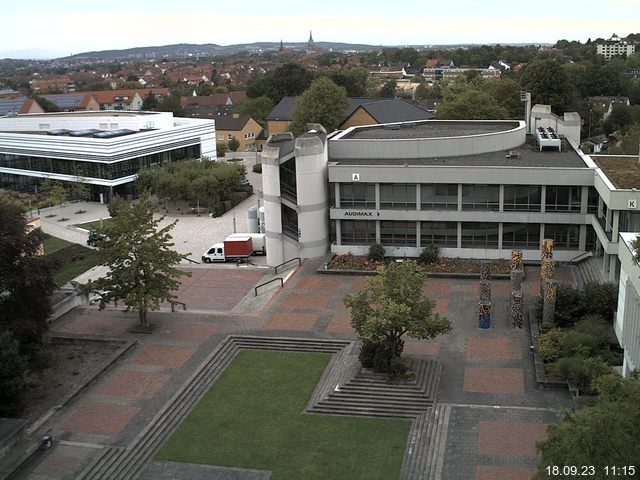 Foto der Webcam: Verwaltungsgebäude, Innenhof mit Audimax, Hörsaal-Gebäude 1