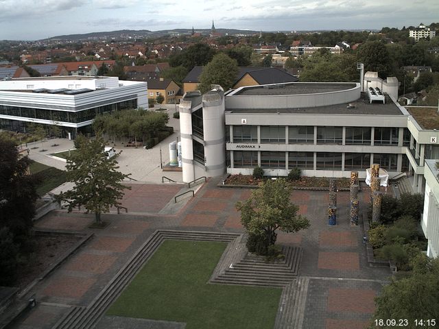 Foto der Webcam: Verwaltungsgebäude, Innenhof mit Audimax, Hörsaal-Gebäude 1