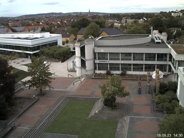 Foto der Webcam: Verwaltungsgebäude, Innenhof mit Audimax, Hörsaal-Gebäude 1