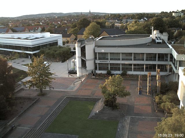 Foto der Webcam: Verwaltungsgebäude, Innenhof mit Audimax, Hörsaal-Gebäude 1