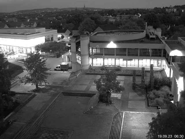 Foto der Webcam: Verwaltungsgebäude, Innenhof mit Audimax, Hörsaal-Gebäude 1