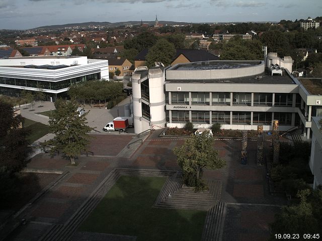 Foto der Webcam: Verwaltungsgebäude, Innenhof mit Audimax, Hörsaal-Gebäude 1