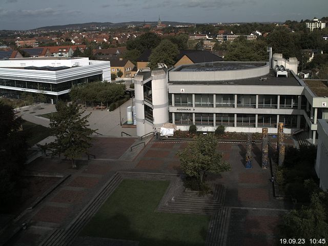 Foto der Webcam: Verwaltungsgebäude, Innenhof mit Audimax, Hörsaal-Gebäude 1