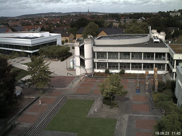 Foto der Webcam: Verwaltungsgebäude, Innenhof mit Audimax, Hörsaal-Gebäude 1