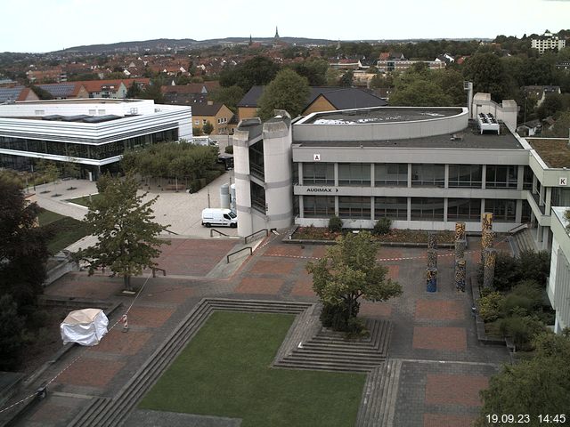 Foto der Webcam: Verwaltungsgebäude, Innenhof mit Audimax, Hörsaal-Gebäude 1