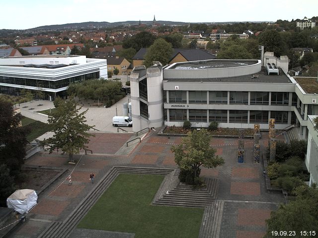 Foto der Webcam: Verwaltungsgebäude, Innenhof mit Audimax, Hörsaal-Gebäude 1