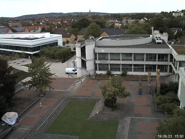 Foto der Webcam: Verwaltungsgebäude, Innenhof mit Audimax, Hörsaal-Gebäude 1