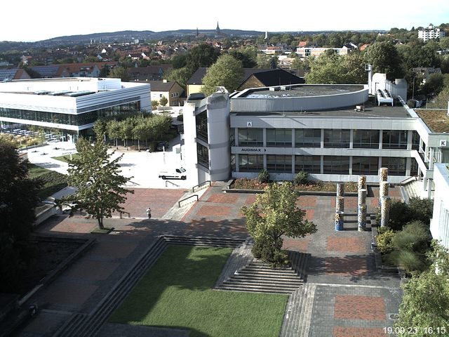 Foto der Webcam: Verwaltungsgebäude, Innenhof mit Audimax, Hörsaal-Gebäude 1