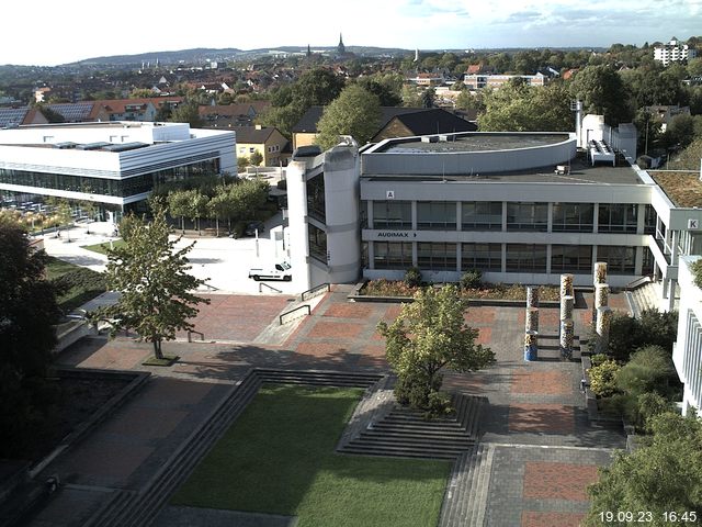 Foto der Webcam: Verwaltungsgebäude, Innenhof mit Audimax, Hörsaal-Gebäude 1