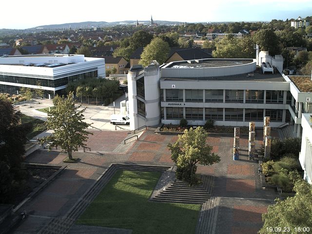 Foto der Webcam: Verwaltungsgebäude, Innenhof mit Audimax, Hörsaal-Gebäude 1